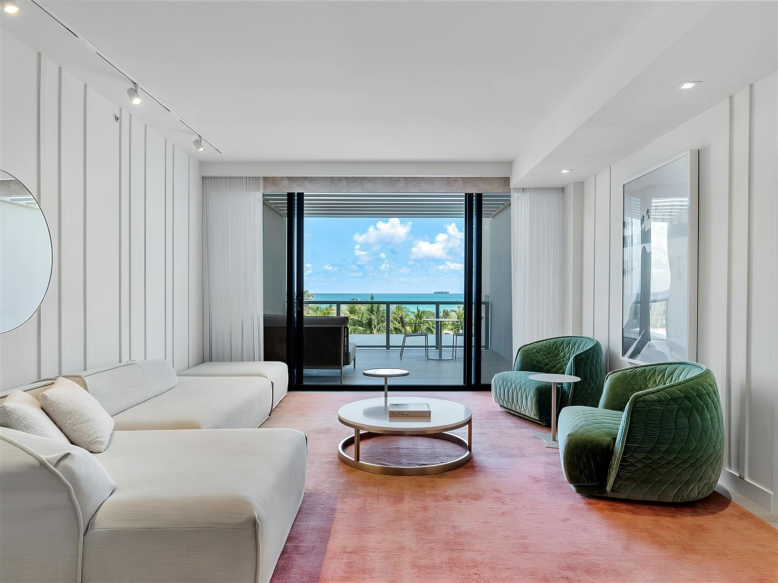 Photo 1 of 10 — The Sunrise Club,Miami Beach,Florida,USA