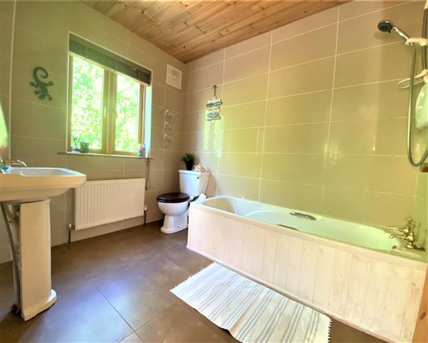 WILDWIND COTTAGE, Manger, Stratford-On-Slaney, Wicklow