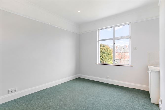 11 Lavarna Grove, Terenure, Dublin 6W