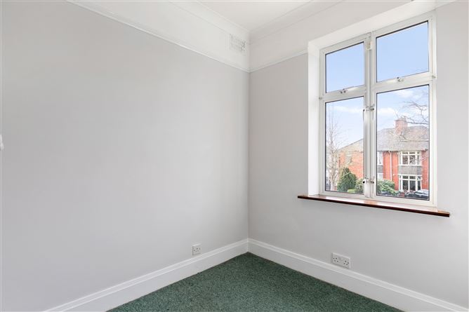 11 Lavarna Grove, Terenure, Dublin 6W