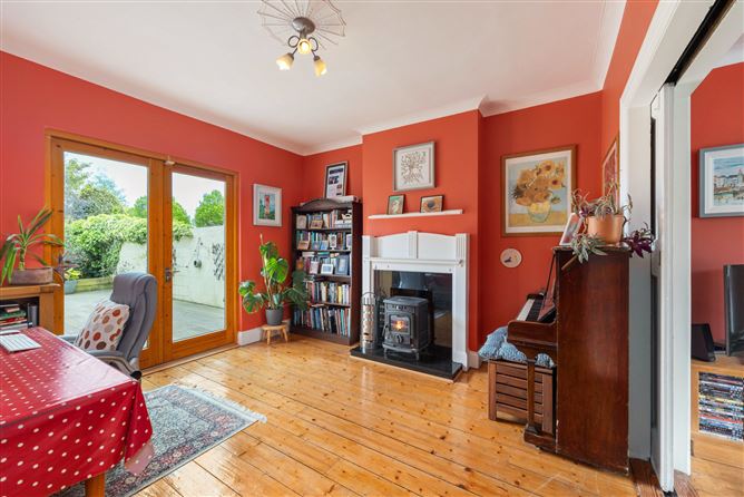 https://photos-a.propertyimages.ie/media/7/7/8/4935877/e2b5905f-7eda-4169-8080-f9ece9ef81b9_l.jpg
