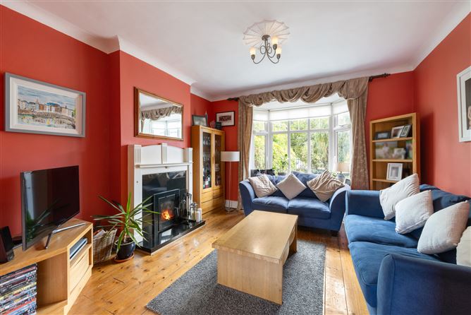 https://photos-a.propertyimages.ie/media/7/7/8/4935877/e2b5905f-7eda-4169-8080-f9ece9ef81b9_l.jpg