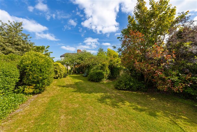 https://photos-a.propertyimages.ie/media/7/7/8/4935877/e2b5905f-7eda-4169-8080-f9ece9ef81b9_l.jpg
