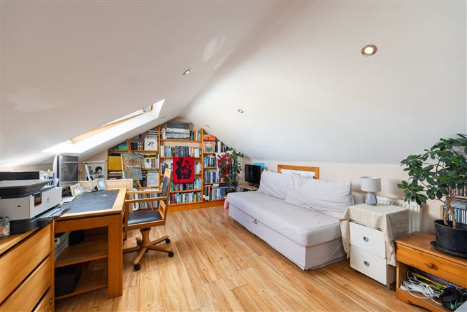 https://photos-a.propertyimages.ie/media/7/7/8/4935877/e2b5905f-7eda-4169-8080-f9ece9ef81b9_l.jpg