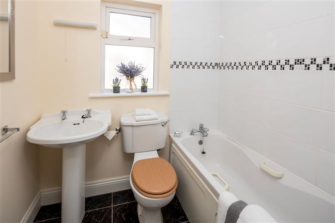 25 Meadowlands, Broomfield Village, Midleton, Cork