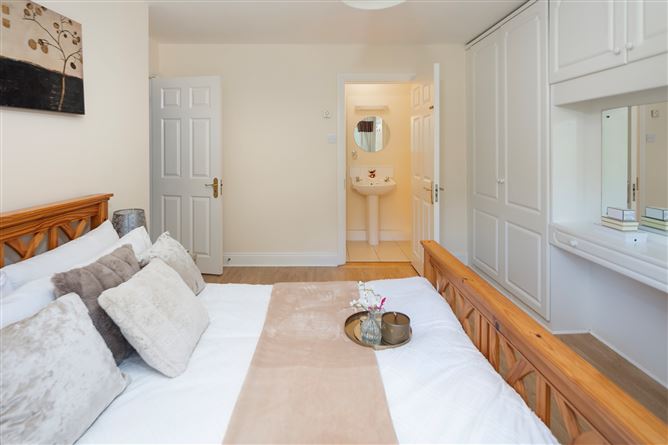 25 Meadowlands, Broomfield Village, Midleton, Cork