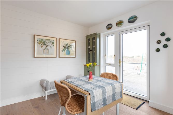 https://photos-a.propertyimages.ie/media/7/7/9/4835977/cd5ed021-bb40-4645-9938-4ddbc9f8ae1a_l.jpg