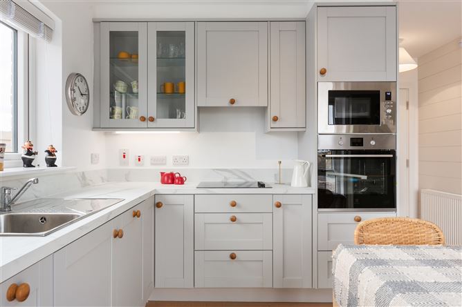 https://photos-a.propertyimages.ie/media/7/7/9/4835977/cd5ed021-bb40-4645-9938-4ddbc9f8ae1a_l.jpg