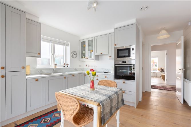 https://photos-a.propertyimages.ie/media/7/7/9/4835977/cd5ed021-bb40-4645-9938-4ddbc9f8ae1a_l.jpg