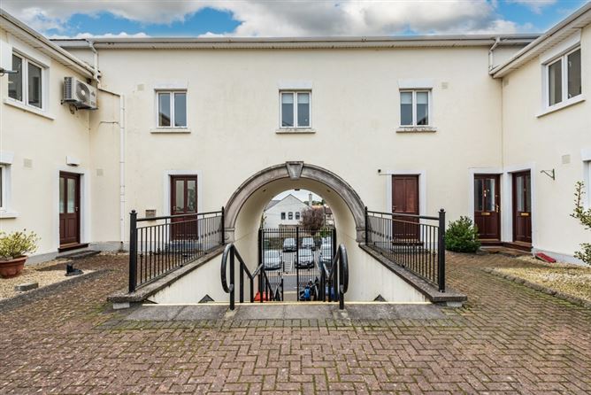 2 The Court, Main Street, Newbridge, Co.Kildare. 