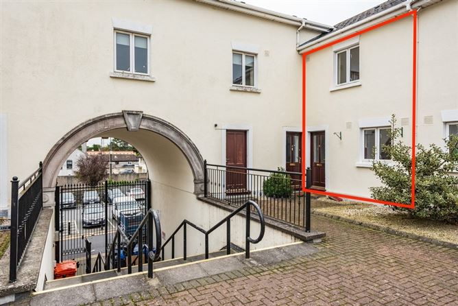 2 The Court, Main Street, Newbridge, Co.Kildare. 