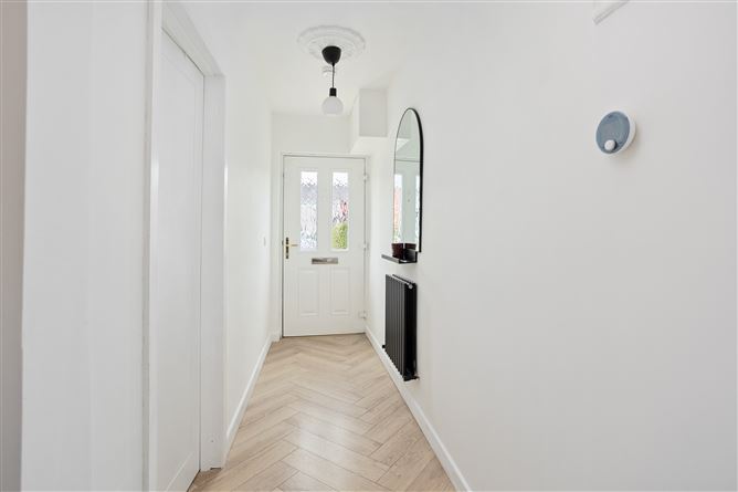 https://photos-a.propertyimages.ie/media/7/8/0/4940087/3d9fbb68-c6c2-4cd4-bcd1-9bec895d4b0c_l.jpg
