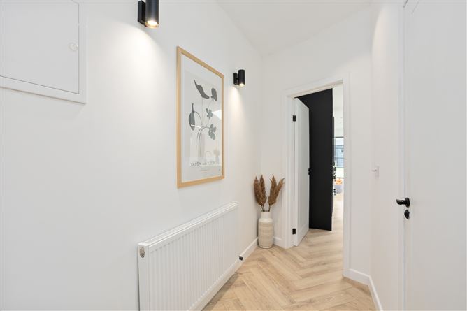 https://photos-a.propertyimages.ie/media/7/8/0/4940087/3d9fbb68-c6c2-4cd4-bcd1-9bec895d4b0c_l.jpg