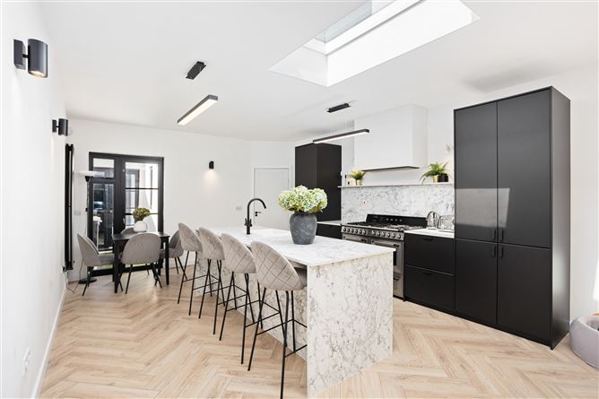 https://photos-a.propertyimages.ie/media/7/8/0/4940087/3d9fbb68-c6c2-4cd4-bcd1-9bec895d4b0c_l.jpg
