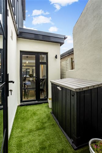 https://photos-a.propertyimages.ie/media/7/8/0/4940087/3d9fbb68-c6c2-4cd4-bcd1-9bec895d4b0c_l.jpg