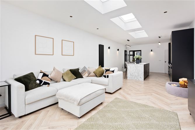 https://photos-a.propertyimages.ie/media/7/8/0/4940087/3d9fbb68-c6c2-4cd4-bcd1-9bec895d4b0c_l.jpg