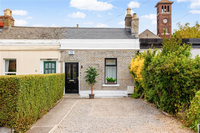 https://photos-a.propertyimages.ie/media/7/8/0/4940087/3d9fbb68-c6c2-4cd4-bcd1-9bec895d4b0c_l.jpg