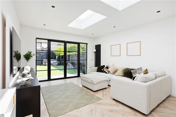 https://photos-a.propertyimages.ie/media/7/8/0/4940087/3d9fbb68-c6c2-4cd4-bcd1-9bec895d4b0c_l.jpg