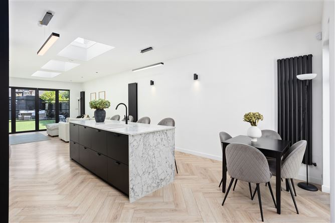 https://photos-a.propertyimages.ie/media/7/8/0/4940087/3d9fbb68-c6c2-4cd4-bcd1-9bec895d4b0c_l.jpg