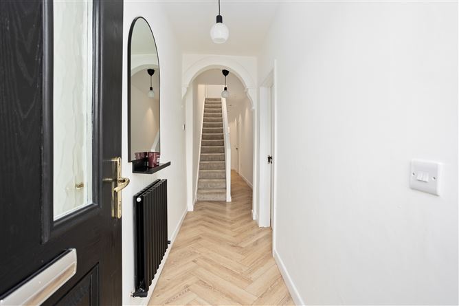 https://photos-a.propertyimages.ie/media/7/8/0/4940087/3d9fbb68-c6c2-4cd4-bcd1-9bec895d4b0c_l.jpg