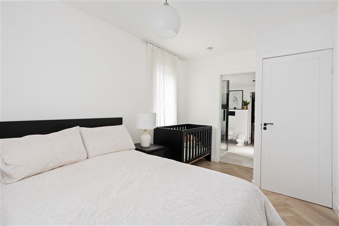 https://photos-a.propertyimages.ie/media/7/8/0/4940087/3d9fbb68-c6c2-4cd4-bcd1-9bec895d4b0c_l.jpg