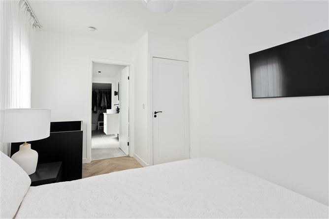 https://photos-a.propertyimages.ie/media/7/8/0/4940087/3d9fbb68-c6c2-4cd4-bcd1-9bec895d4b0c_l.jpg