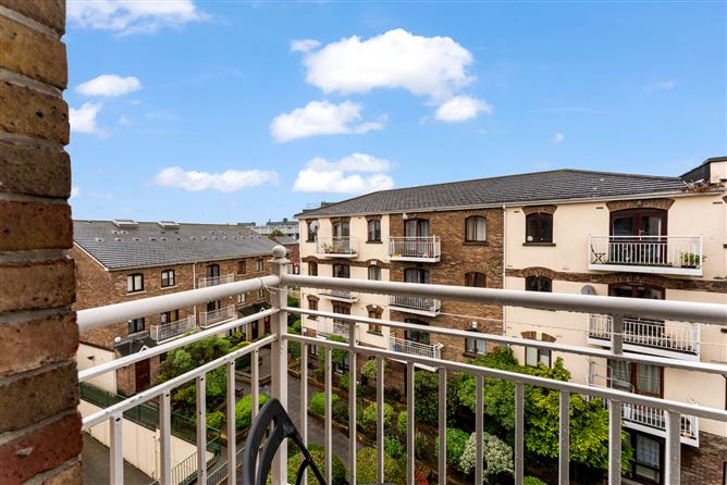 56 The Weavers, Meath Place, Dublin 8