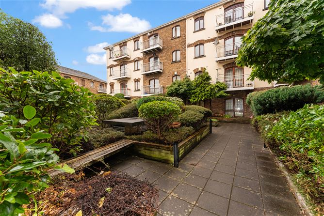 56 The Weavers, Meath Place, Dublin 8