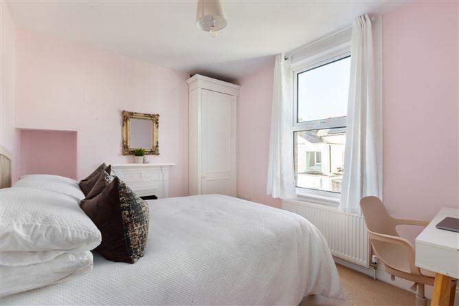 https://photos-a.propertyimages.ie/media/7/8/1/4956187/10ce8df3-581c-482c-949e-a2e5fc4a3354_l.jpg