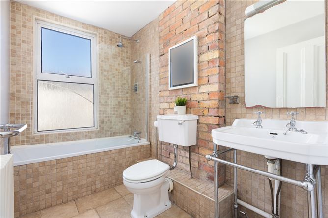 https://photos-a.propertyimages.ie/media/7/8/1/4956187/10ce8df3-581c-482c-949e-a2e5fc4a3354_l.jpg