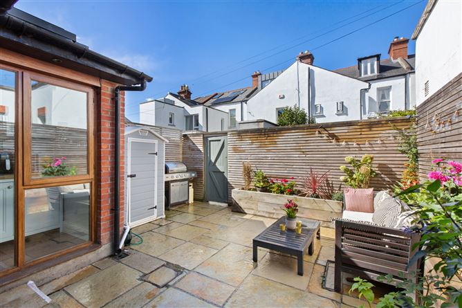 https://photos-a.propertyimages.ie/media/7/8/1/4956187/10ce8df3-581c-482c-949e-a2e5fc4a3354_l.jpg