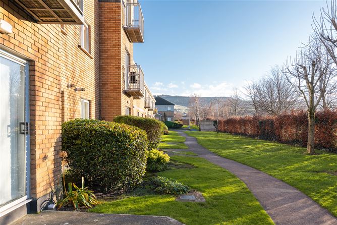 72 Parklands Court, Ballycullen, Dublin 24