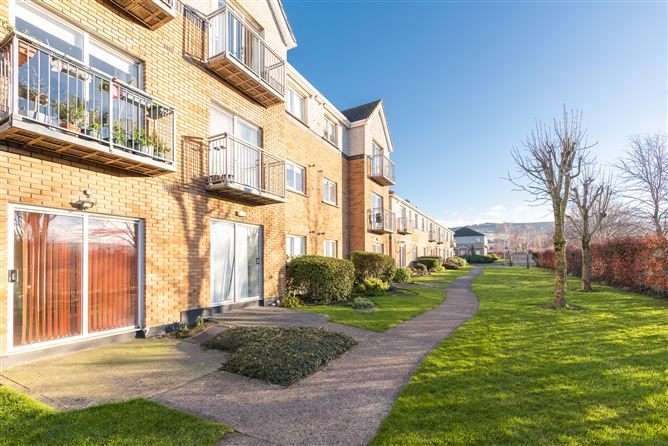 72 Parklands Court, Ballycullen, Dublin 24