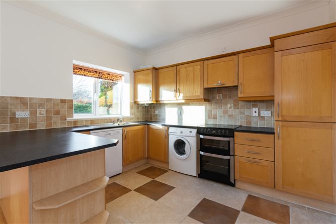 72 Parklands Court, Ballycullen, Dublin 24