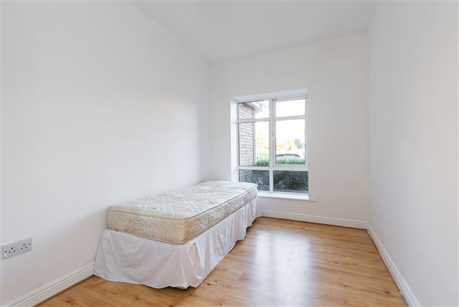 72 Parklands Court, Ballycullen, Dublin 24