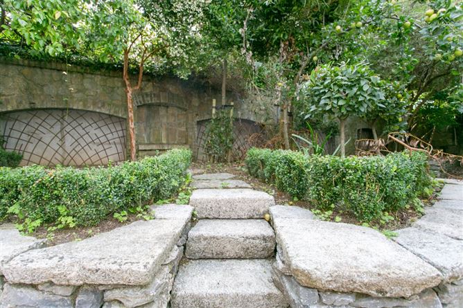 Harlech House, Harlech Downs, Clonskeagh, Dublin 14