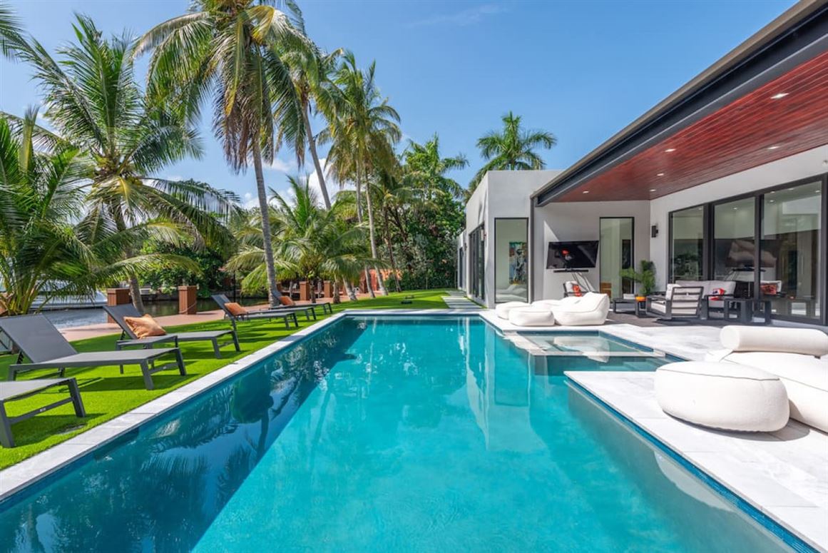 Riverfront Embrace,Fort Lauderdale,Florida,USA