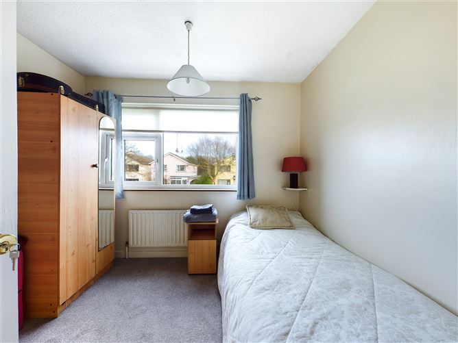 18 Castlelawn, Tulla Road, Ennis, Co. Clare.