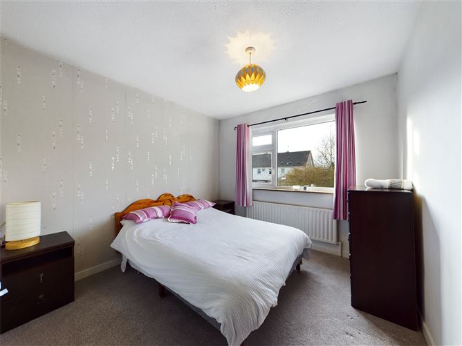 18 Castlelawn, Tulla Road, Ennis, Co. Clare.