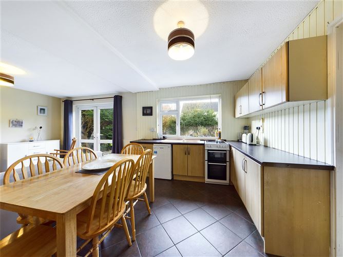 18 Castlelawn, Tulla Road, Ennis, Co. Clare.