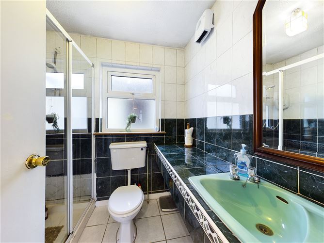 18 Castlelawn, Tulla Road, Ennis, Co. Clare.