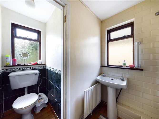 18 Castlelawn, Tulla Road, Ennis, Co. Clare.