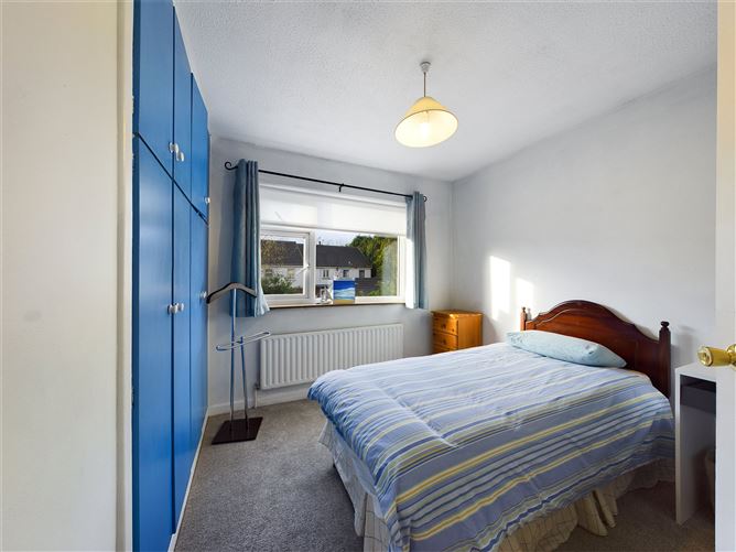 18 Castlelawn, Tulla Road, Ennis, Co. Clare.