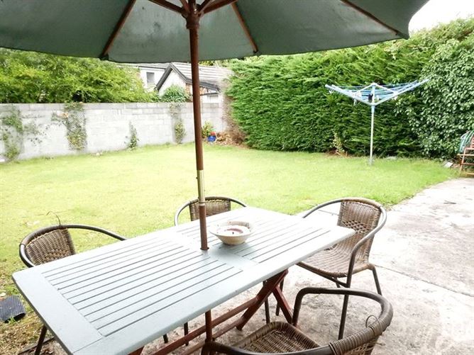 18 Castlelawn, Tulla Road, Ennis, Co. Clare.
