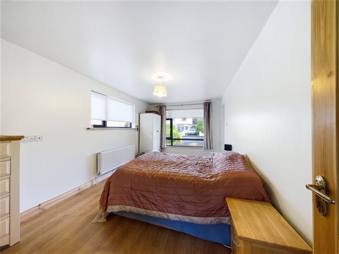 18 Castlelawn, Tulla Road, Ennis, Co. Clare.