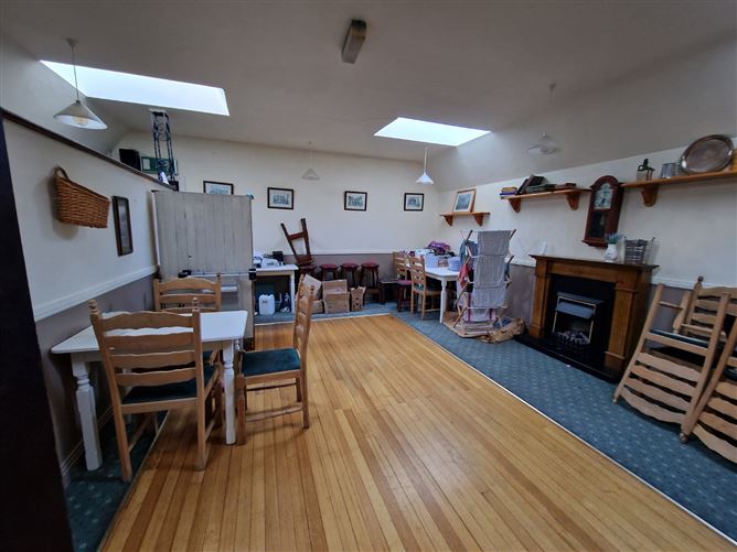 Kellys Bar & Restaurant, 26 Henry Street, Kilrush, Co. Clare