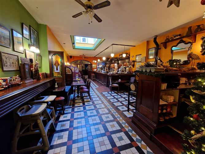 Kellys Bar & Restaurant, 26 Henry Street, Kilrush, Co. Clare