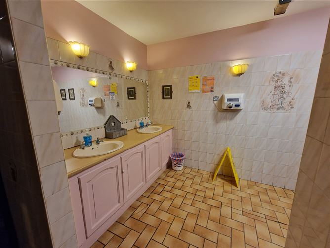 Kellys Bar & Restaurant, 26 Henry Street, Kilrush, Co. Clare