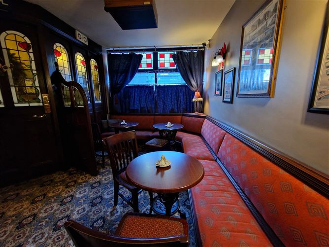 Kellys Bar & Restaurant, 26 Henry Street, Kilrush, Co. Clare