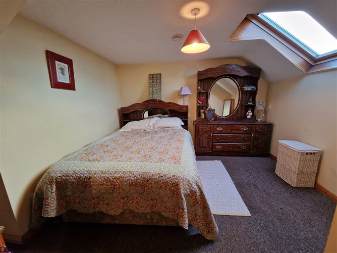 Kellys Bar & Restaurant, 26 Henry Street, Kilrush, Co. Clare